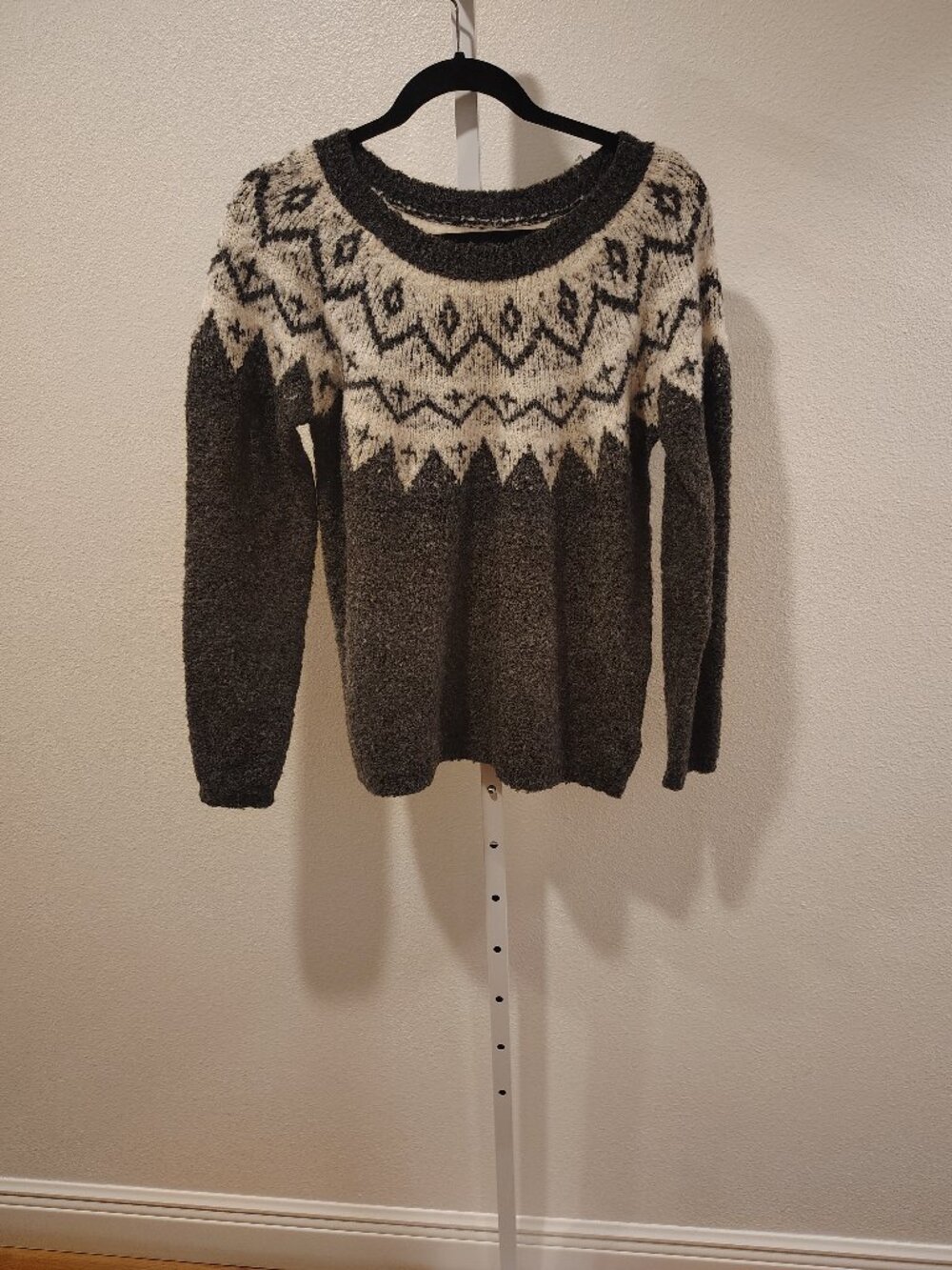 Sonoma Life + Style Women's Sweater Size Medium Scoop-Neck Fair Isle Knit Gray
